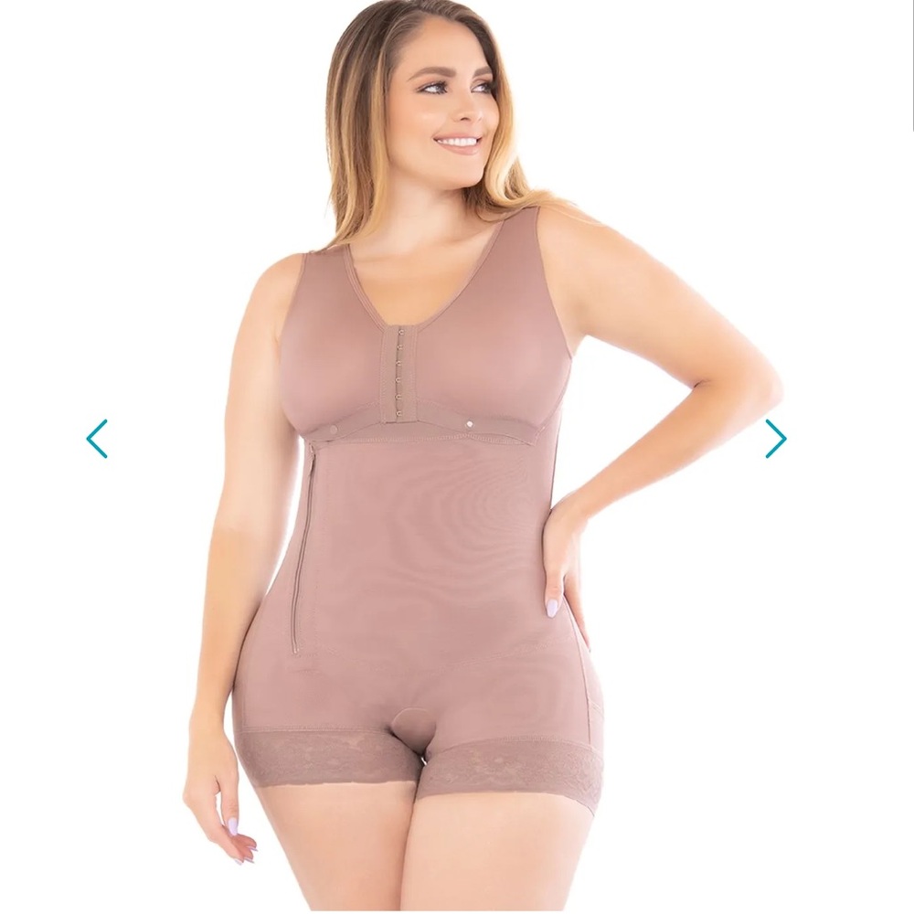 SHORT POST-SURGICAL GARMENT WITH BRA AND SIDE ZIPPER